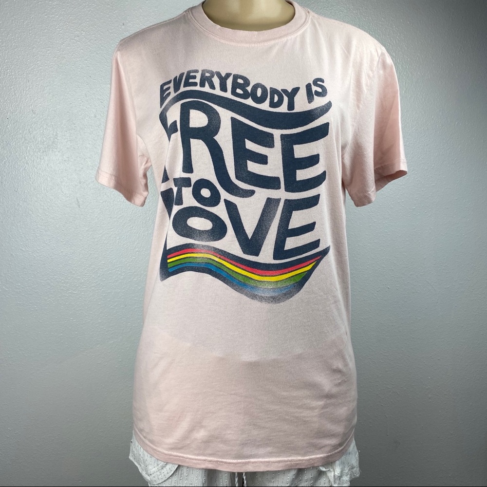 ⚠️SOLD⚠️Everybody Is Free To Love pink rainbow tee - Picture 3 of 7